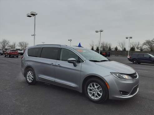 2020 Chrysler Pacifica Touring-L for sale in Frankfort, IL