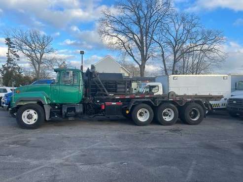 2002 Mack RD688S TRI-AXLE ROLL OFF CONTAINER TRUCK REA - cars & for sale in Massapequa, NY