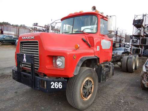 1999 Mack DM600 EM7-300 Cab Chassis 11 9L Tandem Axle - cars & for sale in Ruckersville, VA