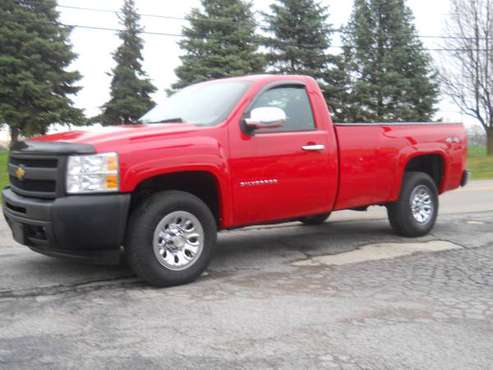 HARD TO FIND! 2013 CHEVY SILVERADO! REG. CAB! LONG BED. SUPER... for sale in Hubbard, OH