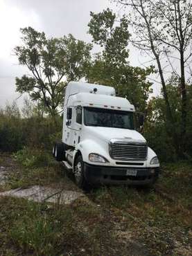 2003 Freight Liner Columbia For Sale for sale in Bensenville, IL