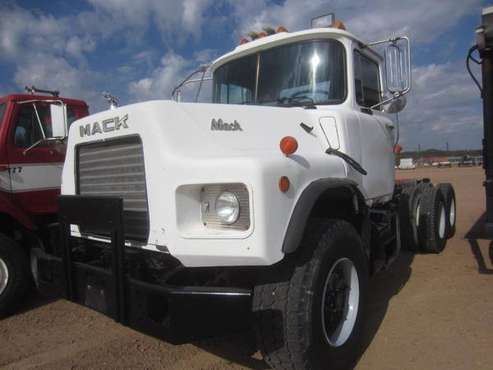 Mack RD688S Straight Truck - 116, 959 Miles - 7 Speed Transmission for sale in mosinee, WI