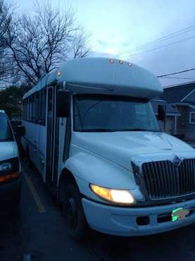 2003 international 3200 shuttle bus for sale in Chicago, IL