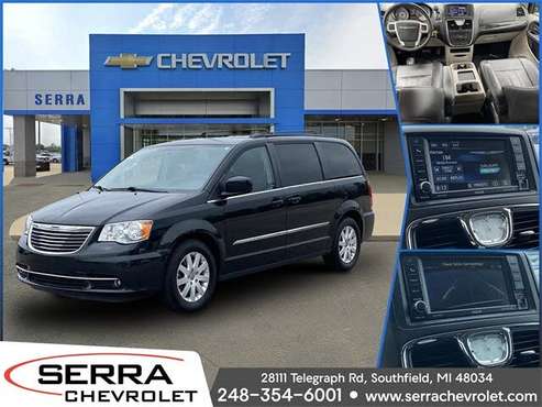 2016 Chrysler Town & Country Touring FWD for sale in Southfield, MI
