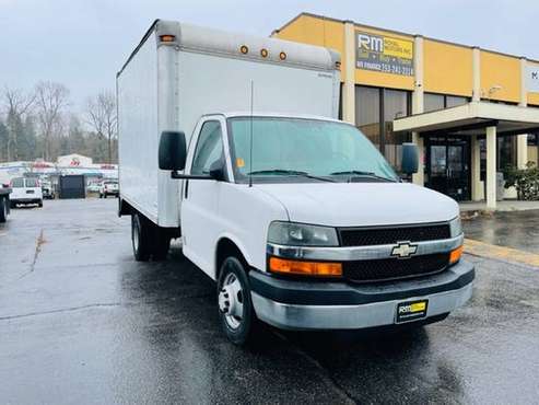 2005 Chevy Express G3500 Cutaway Dually 12 Box Truck - cars & for sale in Kent, WA
