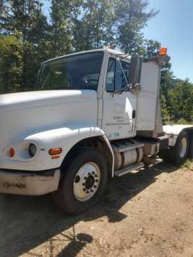 2000 Freighliner FL112 Tractor for sale in Plympton, MA