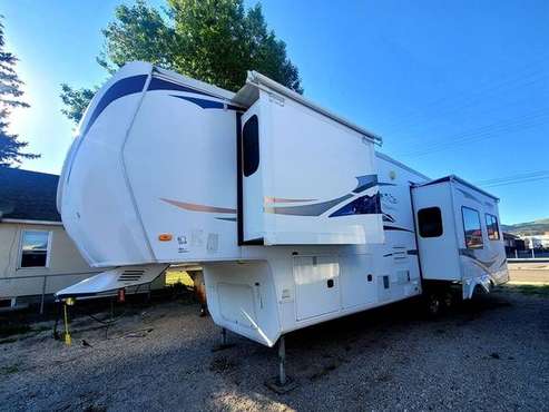 2010 Heartland Bighorn 5th wheel - 30 ft - - by dealer for sale in Helena, MT