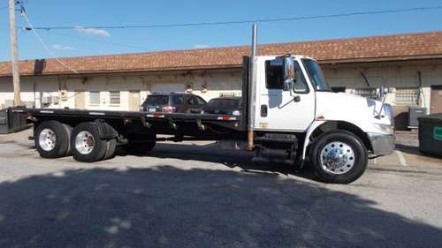 2004 International 4300 Tandem Flatbed for sale in St. Charles, MO