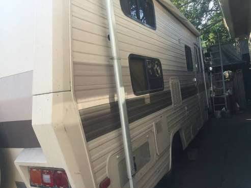 Motorhome 1984 Chieftain gas Engine Automatic 22.5 Awning Sleeps 4 for sale in Bellflower, CA