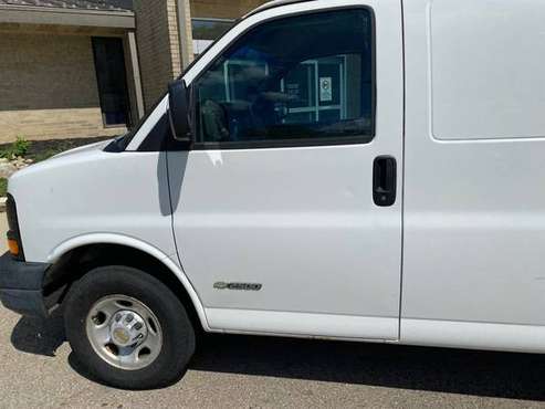 2004 CHEVY EXPRESS 2500 SERIES CARGO VAN - 3800 (Columbus) - cars & for sale in Columbus, OH