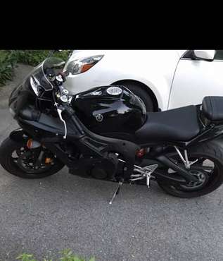 2005 Yamaha YZF R6 - cars & trucks - by owner - vehicle automotive... for sale in Glens Falls, NY