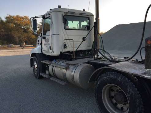 2015 Mack CXU613 with Wet Kit for sale in Chicago heights, IL
