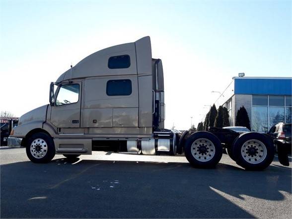 2003 VOLVO VNL64T610 - cars & trucks - by dealer - vehicle... for sale in Coopersburg, PA – photo 2